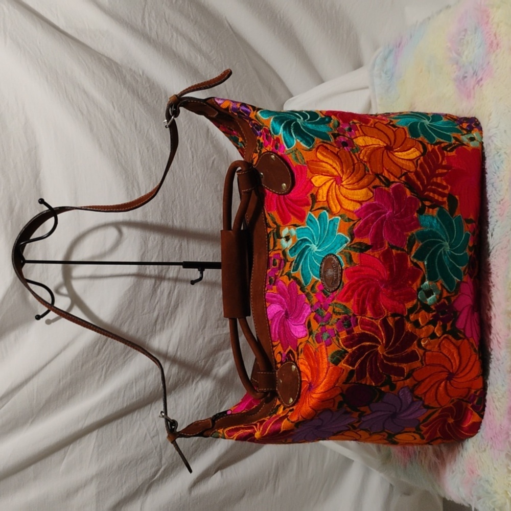 (#33) RARE! Guatemala XL Embroidered Floral All Over Travel Bag W Handles/Strap